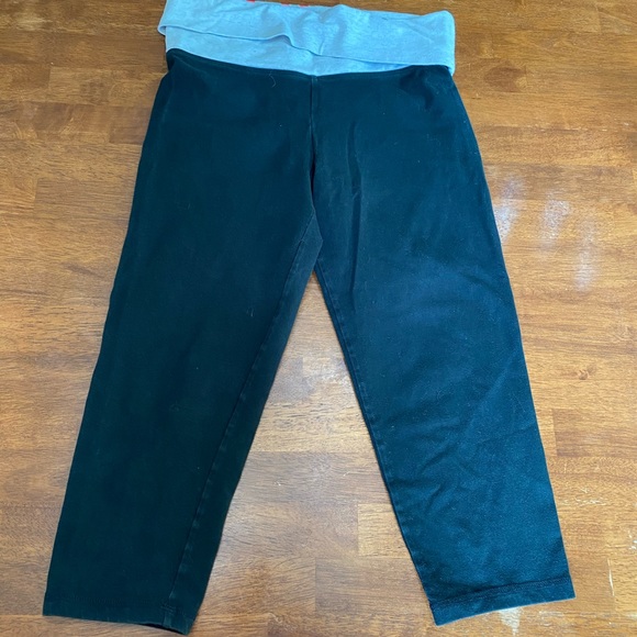 PINK capri leggings - Picture 2 of 3